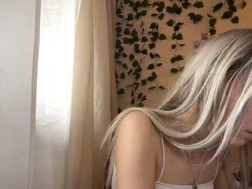 sweetie_blondie @ stripchat on 20241028