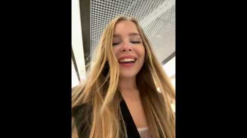mur_girl @ stripchat on 20241029