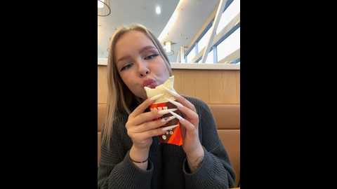 mur_girl @ stripchat on 20241101