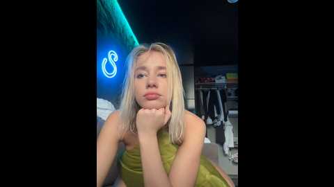 sssativa_model @ stripchat on 20241101