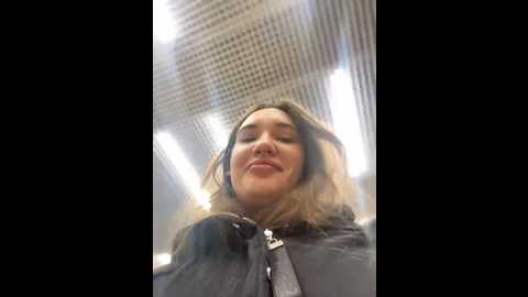 holly_molii @ stripchat on 20241103