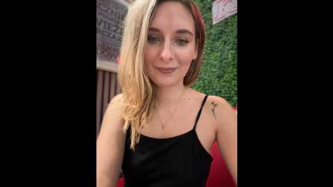 the_snowwhitee @ stripchat on 20241103