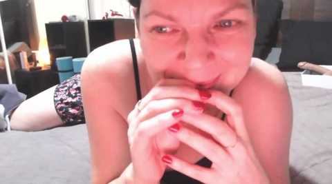 honey_suckles @ stripchat on 20241104