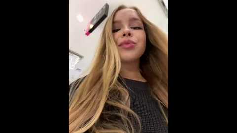 mur_girl @ stripchat on 20241104