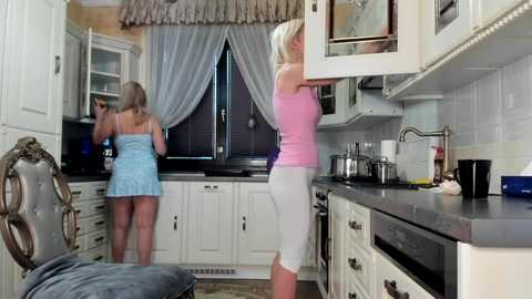 tunderose1 @ stripchat on 20241104