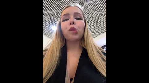 mur_girl @ stripchat on 20241105