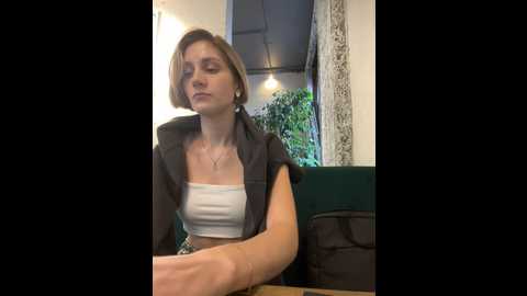 feral_berry_8133 @ stripchat on 20241119