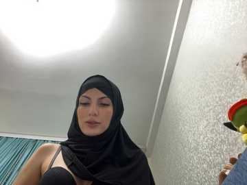 gumusguray @ stripchat on 20241119