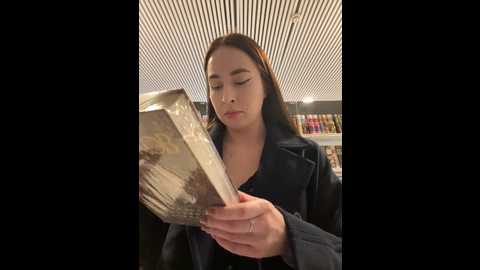 holly_play @ stripchat on 20241119