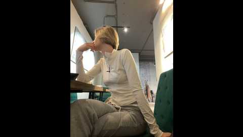 feral_berry_8133 @ stripchat on 20241120
