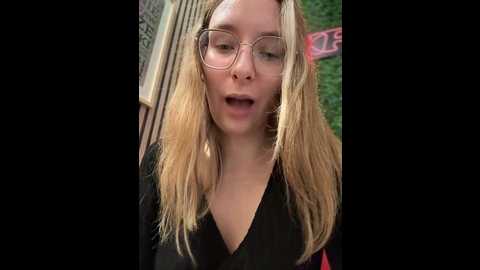 the_snowwhitee @ stripchat on 20241122