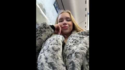 mur_girl @ stripchat on 20241125