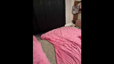 thatonelightskinn @ stripchat on 20241125