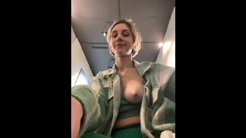 feral_berry_8133 @ stripchat on 20241127
