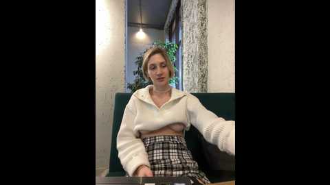 feral_berry_8133 @ stripchat on 20241129