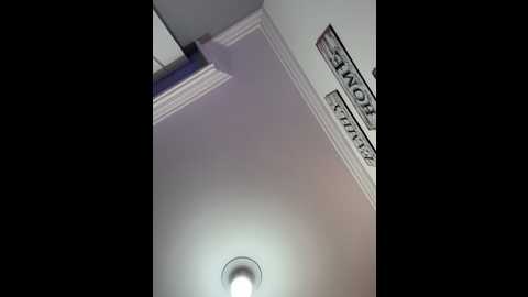 mau_white