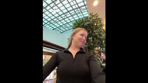 mur_girl @ stripchat on 20241203