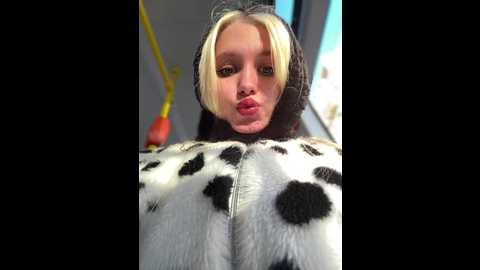 milkyy_wway @ stripchat on 20241204