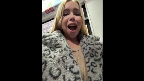 mur_girl @ stripchat on 20241207