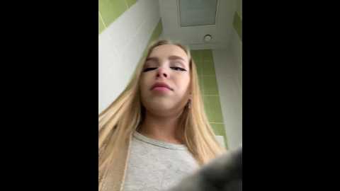 mur_girl @ stripchat on 20241208