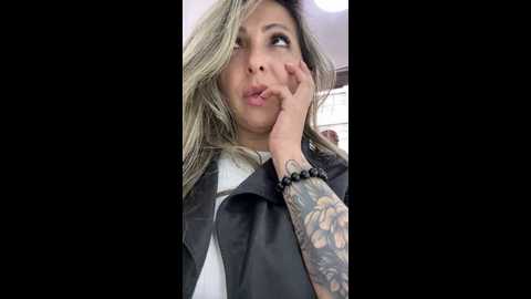 _abril_office1 @ stripchat on 20241212