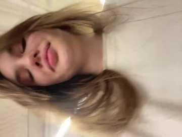 holly_molii @ stripchat on 20241215