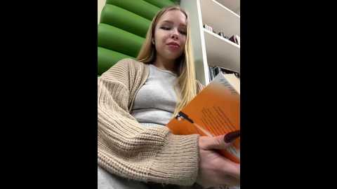 mur_girl @ stripchat on 20241219