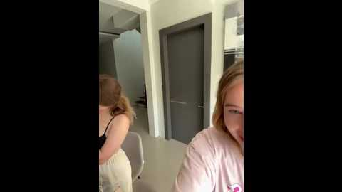 nura_n_sarah @ stripchat on 20250530