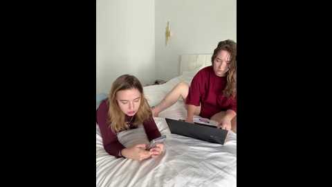 nura_n_sarah @ stripchat on 20250531