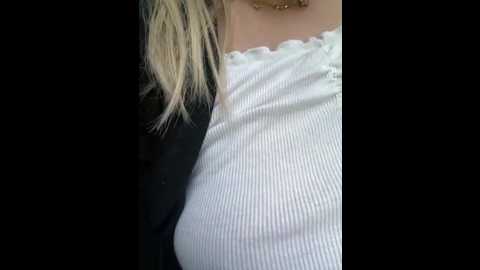 larablond @ stripchat on 20250601