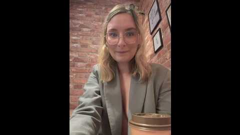 the_snowwhitee @ stripchat on 20250605