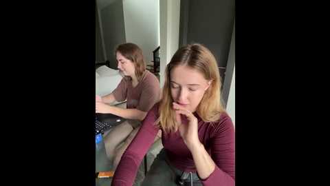 nura_n_sarah @ stripchat on 20250608
