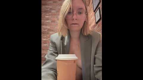 the_snowwhitee @ stripchat on 20250625