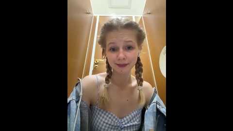 julie_cutie @ stripchat on 20250630