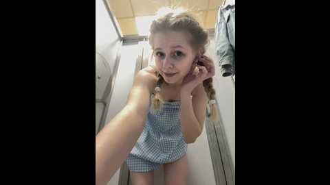 julie_cutie @ stripchat on 20250630