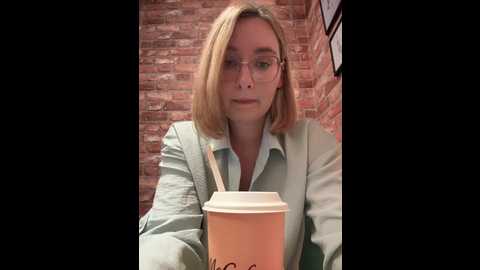 the_snowwhitee @ stripchat on 20250702