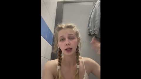 julie_cutie @ stripchat on 20250703