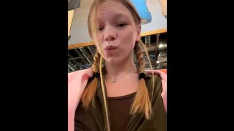 lunaelliot @ stripchat on 20250705