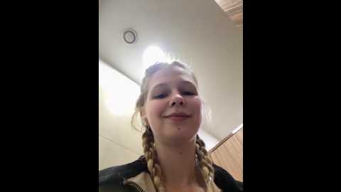 julie_cutie @ stripchat on 20250706