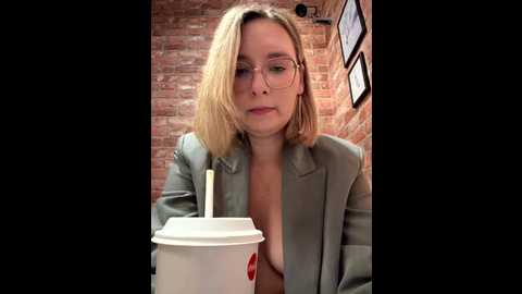 the_snowwhitee @ stripchat on 20250709