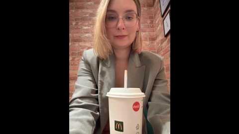 the_snowwhitee @ stripchat on 20250709