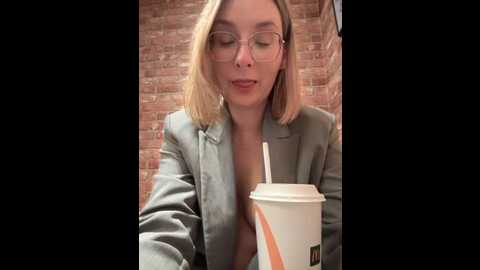 the_snowwhitee @ stripchat on 20250709