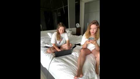 nura_n_sarah @ stripchat on 20250717