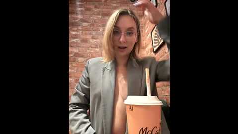 the_snowwhitee @ stripchat on 20250718