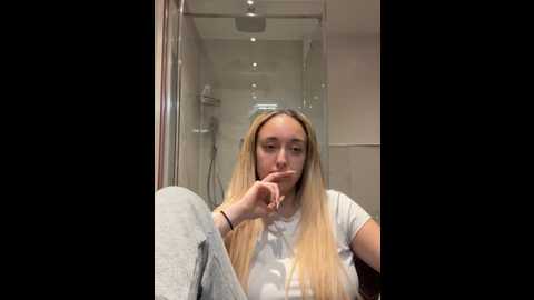 blondbellaaxx @ stripchat on 20250805