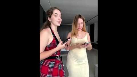 nura_n_sarah @ stripchat on 20250815