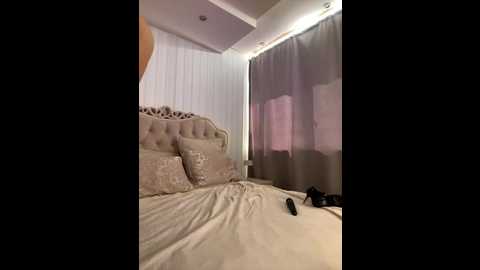 bella_suns @ stripchat on 20250817