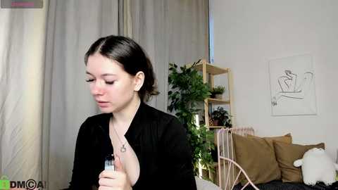 nicole_charm