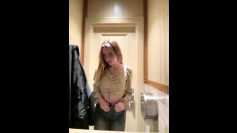 loraadoll @ stripchat on 20250926