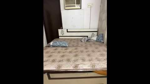 lov_birdss @ stripchat on 20251001